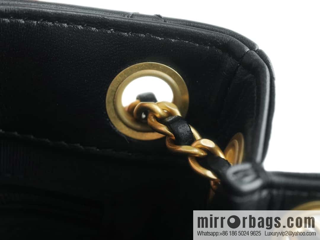 CHANEL Vintage large armpit bag AS4596