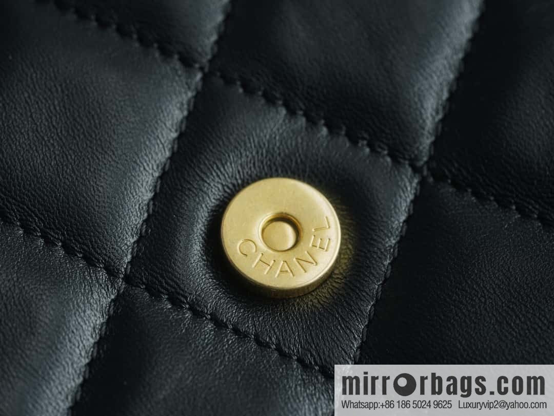 CHANEL Vintage large armpit bag AS4596