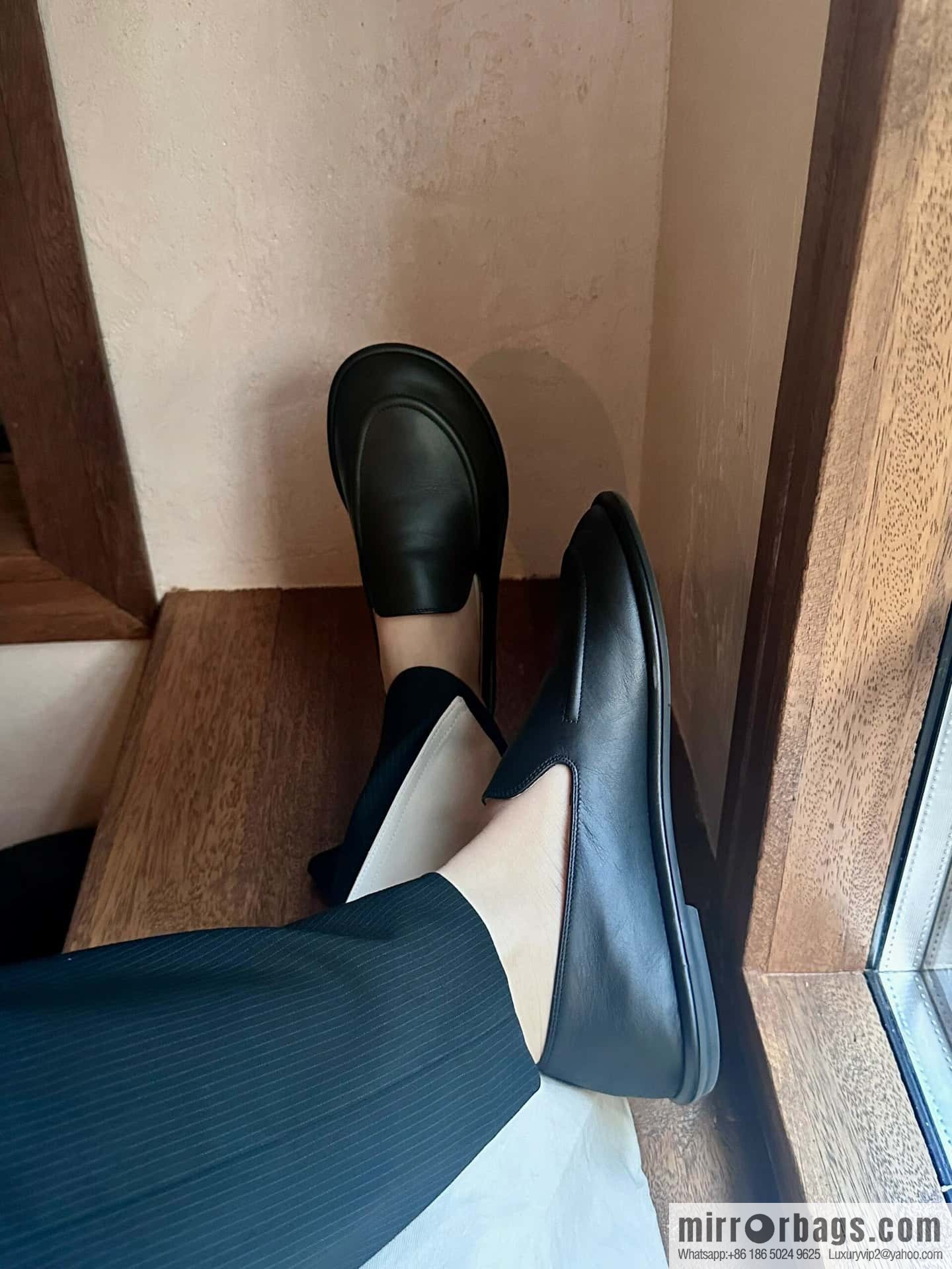𝐓𝐇𝐄 𝐑𝐎𝐖|𝟐𝟎𝟐𝟑 black flat loafers