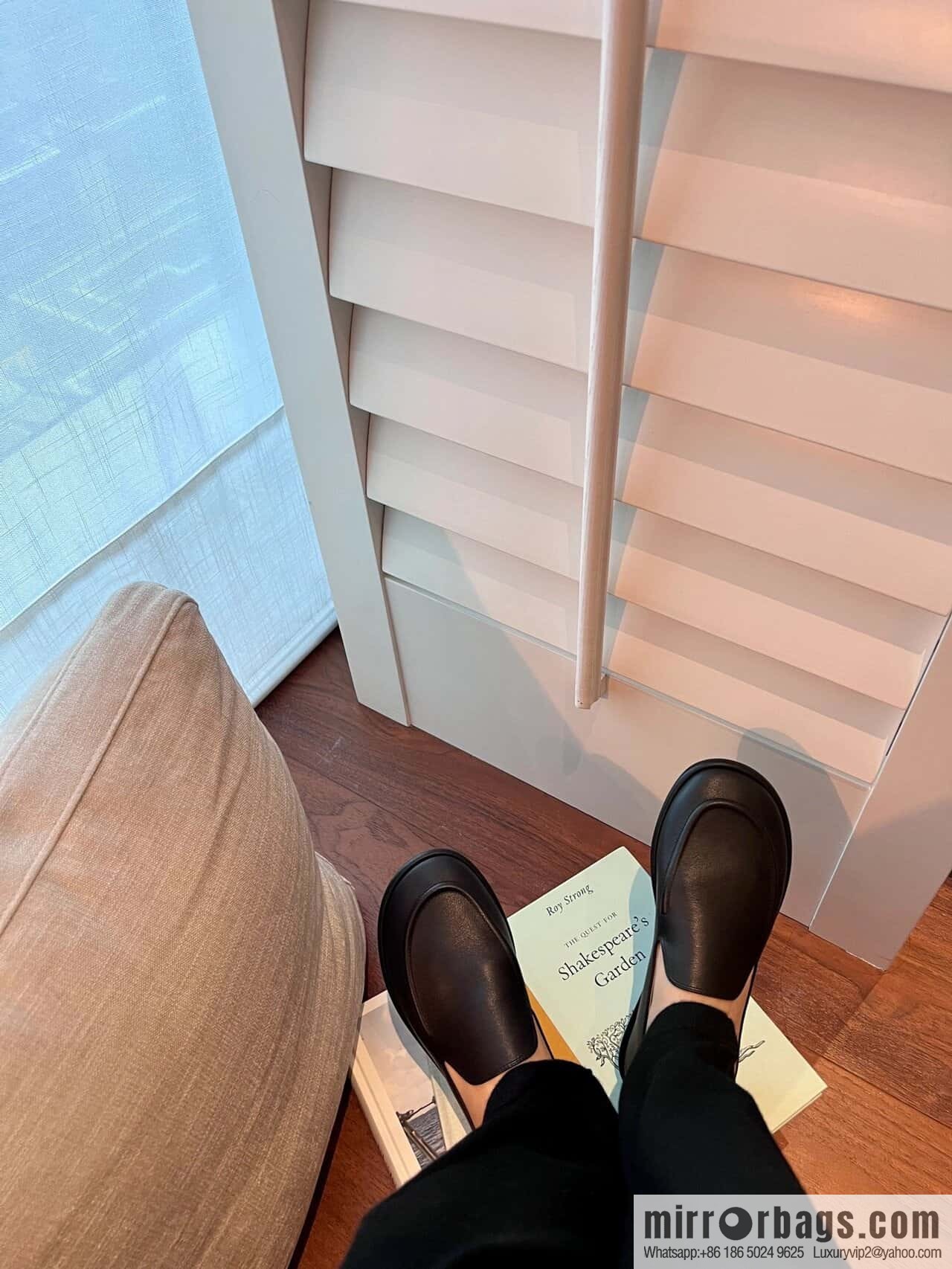 𝐓𝐇𝐄 𝐑𝐎𝐖|𝟐𝟎𝟐𝟑 black flat loafers
