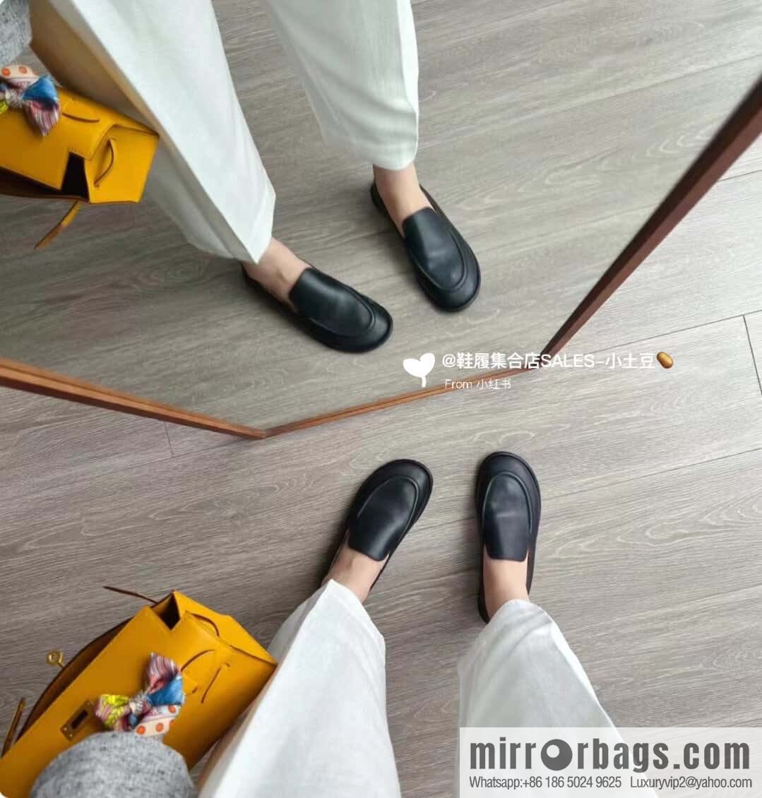 𝐓𝐇𝐄 𝐑𝐎𝐖|𝟐𝟎𝟐𝟑 black flat loafers