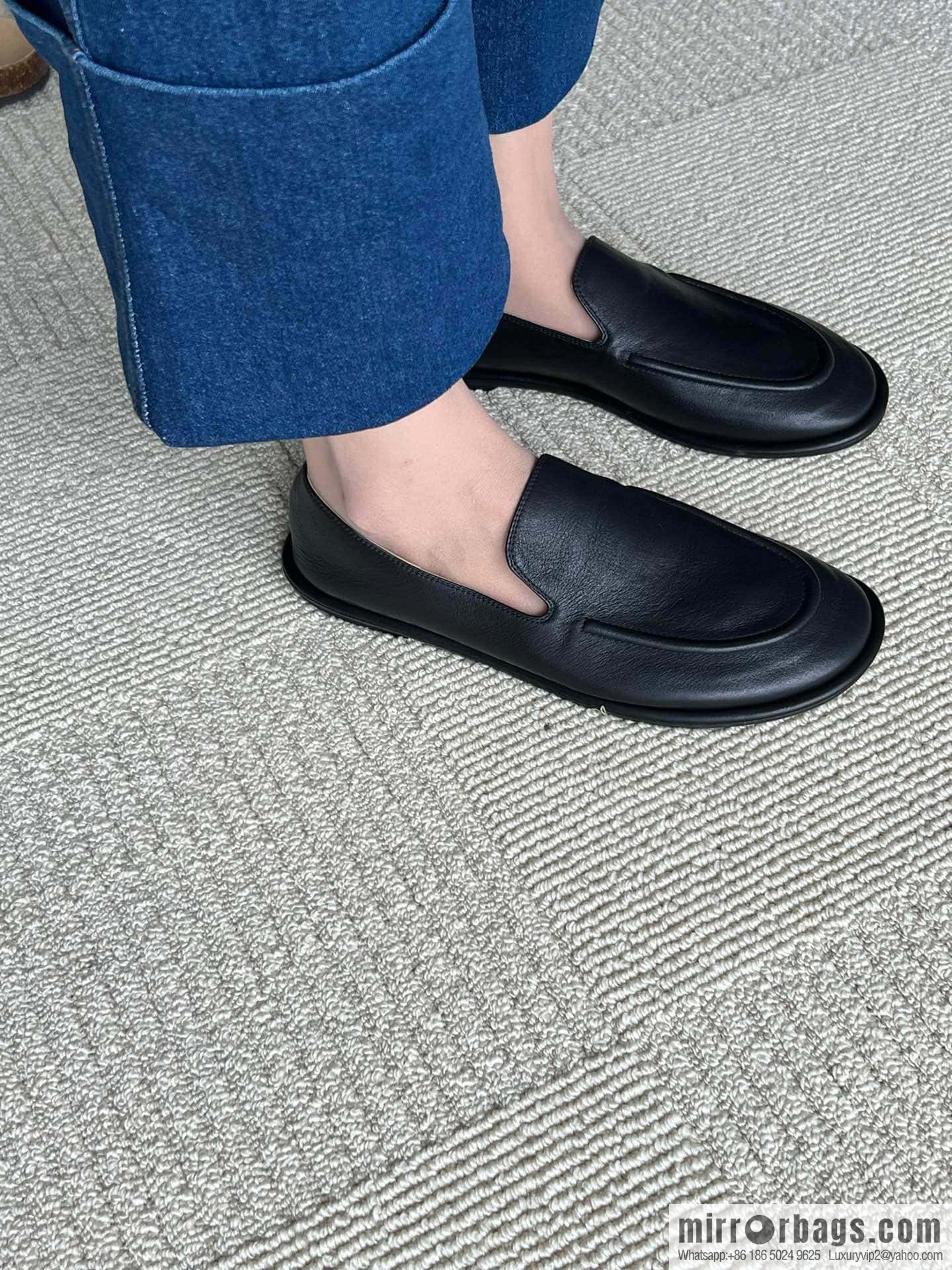𝐓𝐇𝐄 𝐑𝐎𝐖|𝟐𝟎𝟐𝟑 black flat loafers