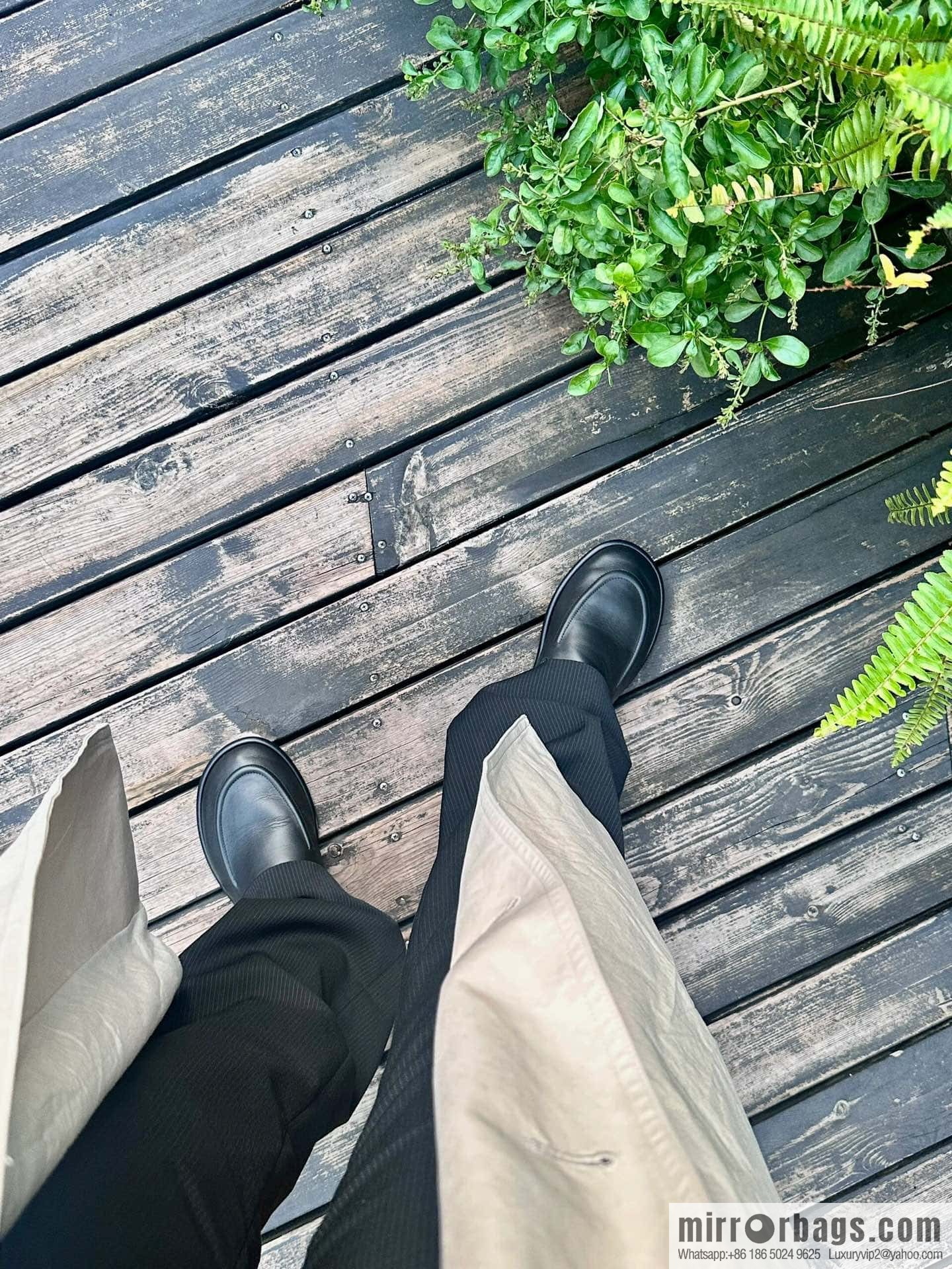 𝐓𝐇𝐄 𝐑𝐎𝐖|𝟐𝟎𝟐𝟑 black flat loafers