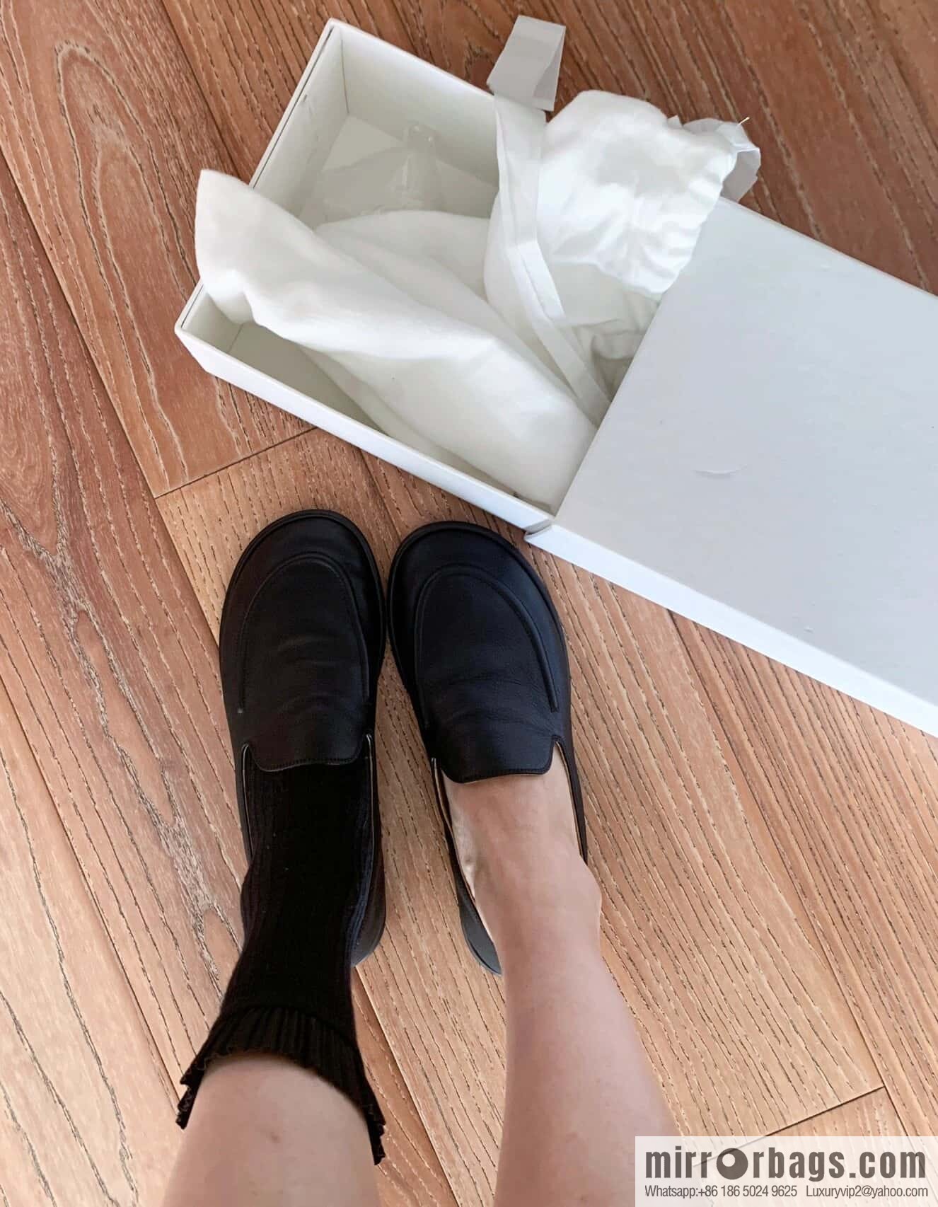 𝐓𝐇𝐄 𝐑𝐎𝐖|𝟐𝟎𝟐𝟑 black flat loafers