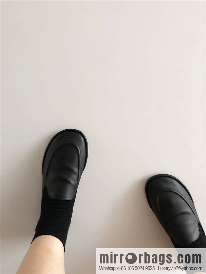 𝐓𝐇𝐄 𝐑𝐎𝐖|𝟐𝟎𝟐𝟑 black flat loafers