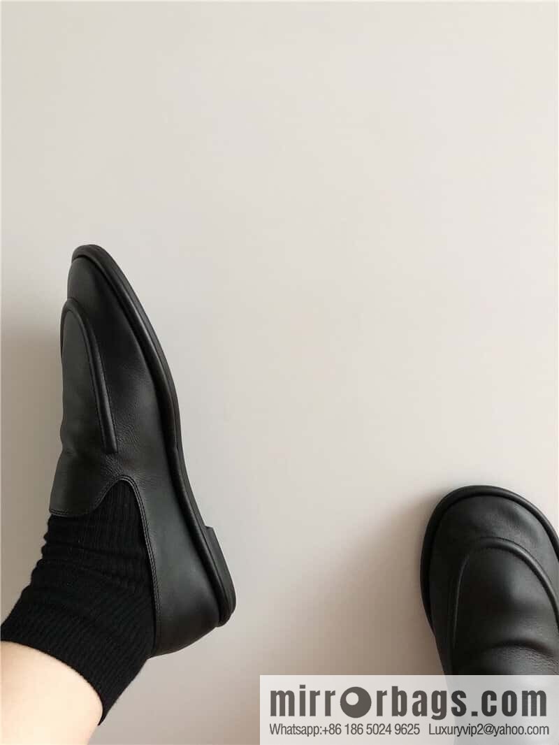 𝐓𝐇𝐄 𝐑𝐎𝐖|𝟐𝟎𝟐𝟑 black flat loafers