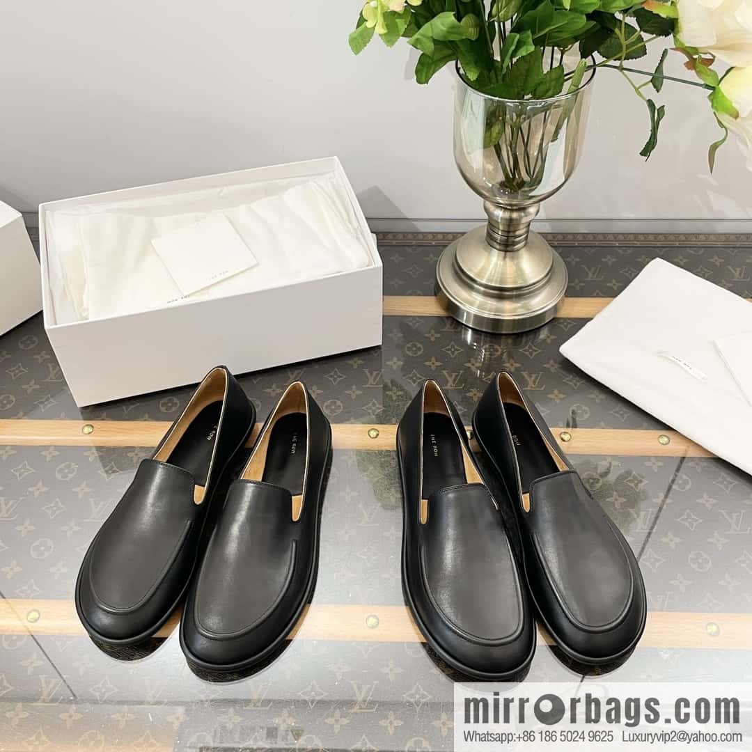𝐓𝐇𝐄 𝐑𝐎𝐖|𝟐𝟎𝟐𝟑 black flat loafers