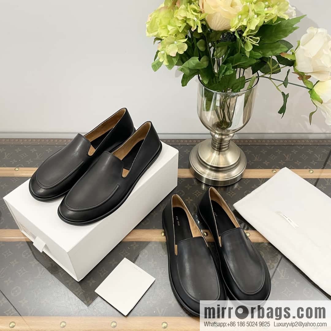 𝐓𝐇𝐄 𝐑𝐎𝐖|𝟐𝟎𝟐𝟑 black flat loafers