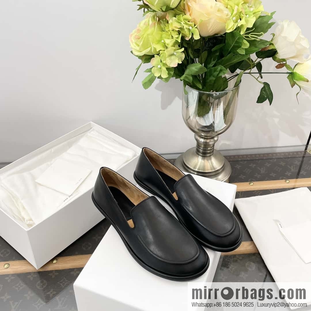 𝐓𝐇𝐄 𝐑𝐎𝐖|𝟐𝟎𝟐𝟑 black flat loafers