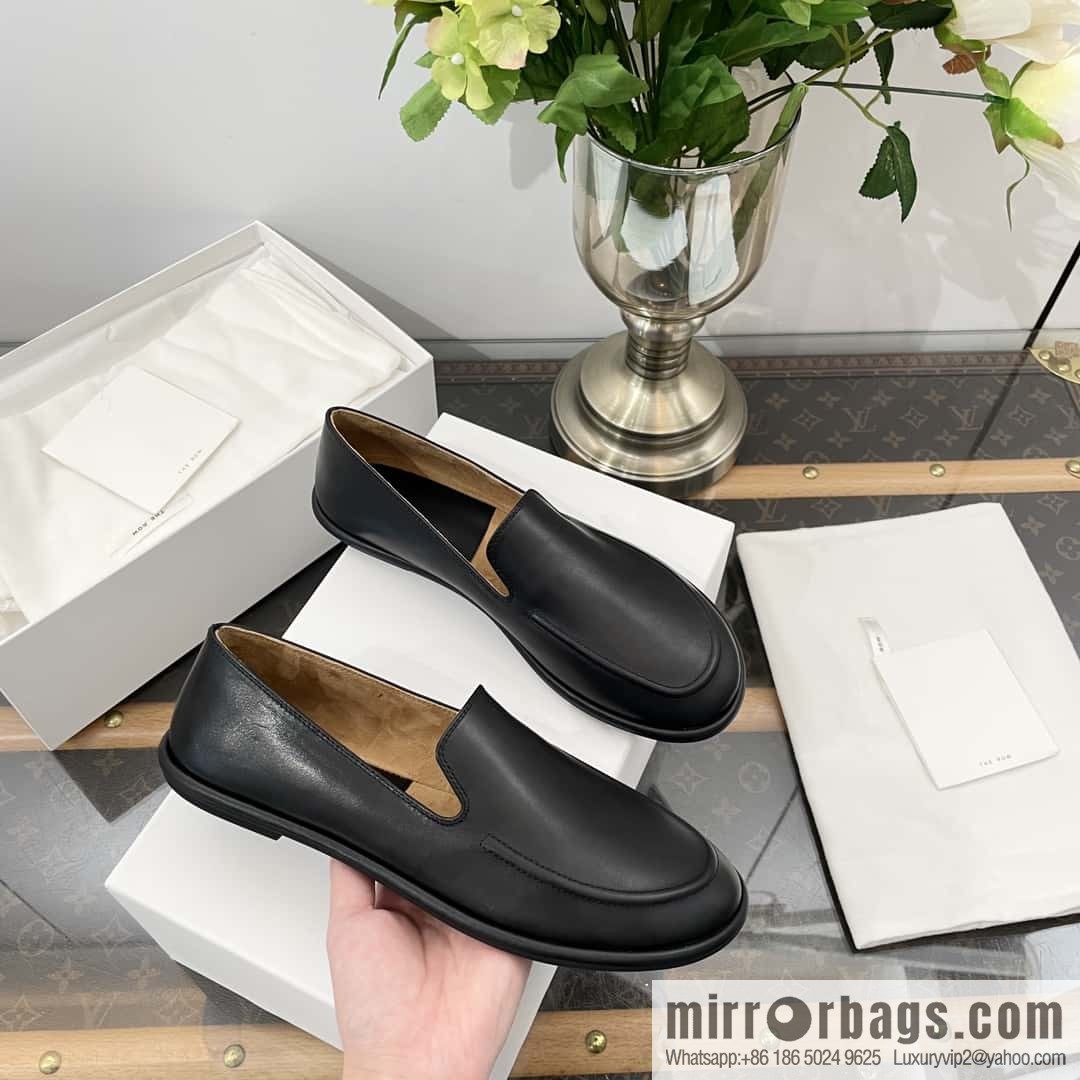 𝐓𝐇𝐄 𝐑𝐎𝐖|𝟐𝟎𝟐𝟑 black flat loafers