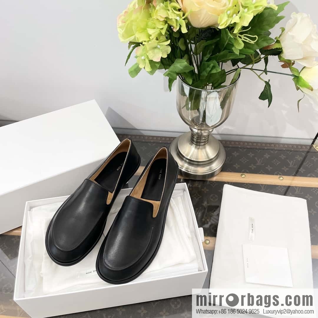 𝐓𝐇𝐄 𝐑𝐎𝐖|𝟐𝟎𝟐𝟑 black flat loafers