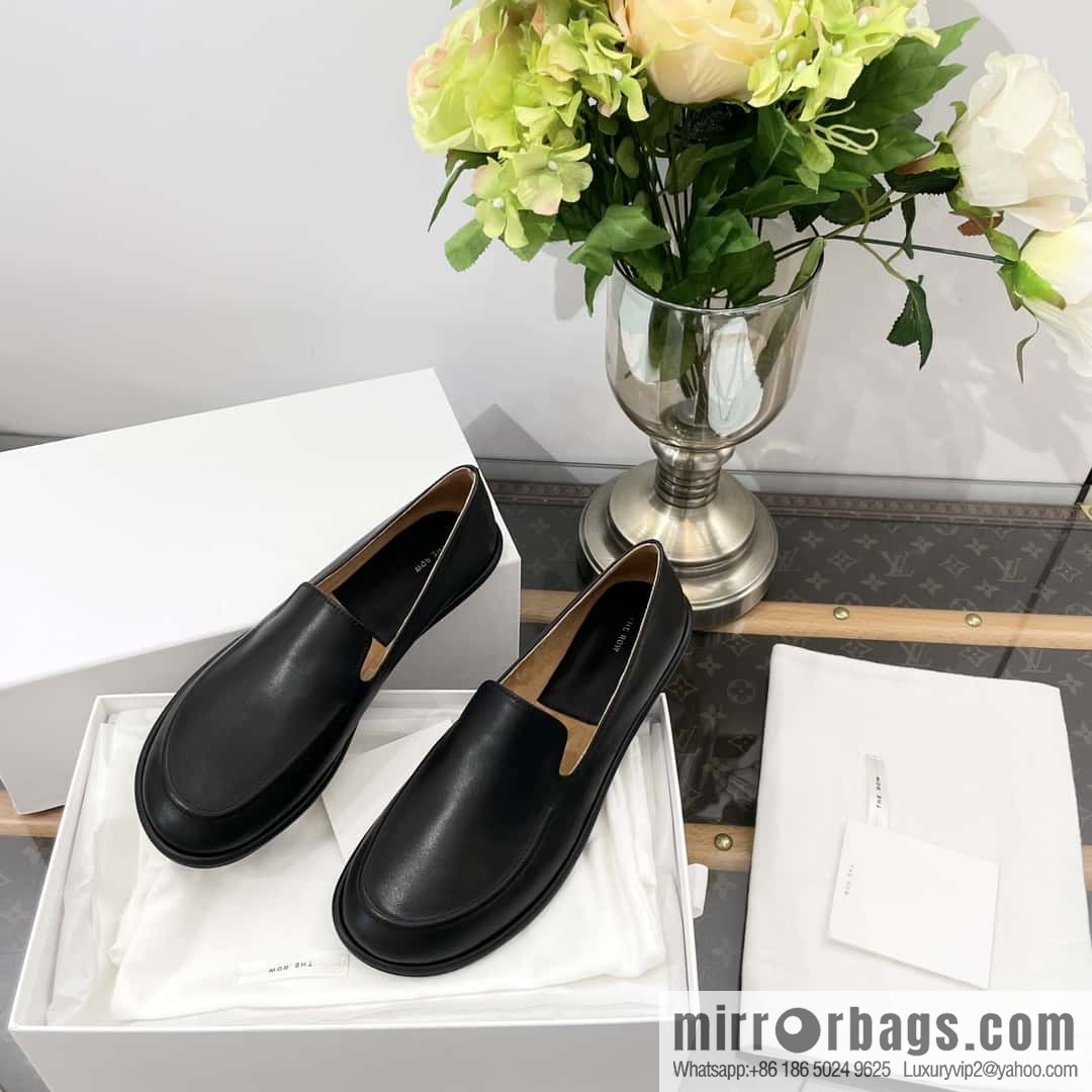 𝐓𝐇𝐄 𝐑𝐎𝐖|𝟐𝟎𝟐𝟑 black flat loafers