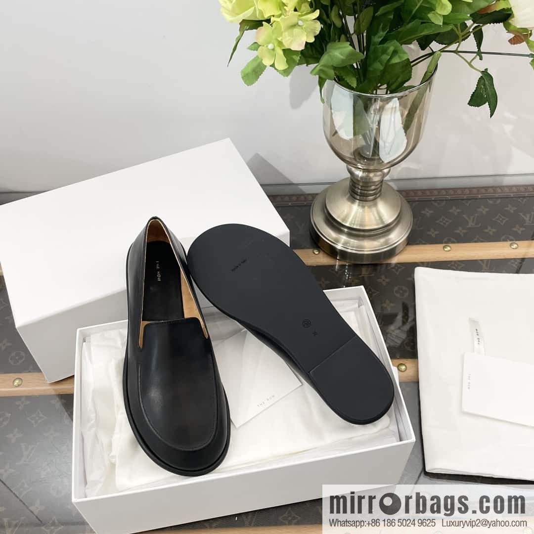 𝐓𝐇𝐄 𝐑𝐎𝐖|𝟐𝟎𝟐𝟑 black flat loafers