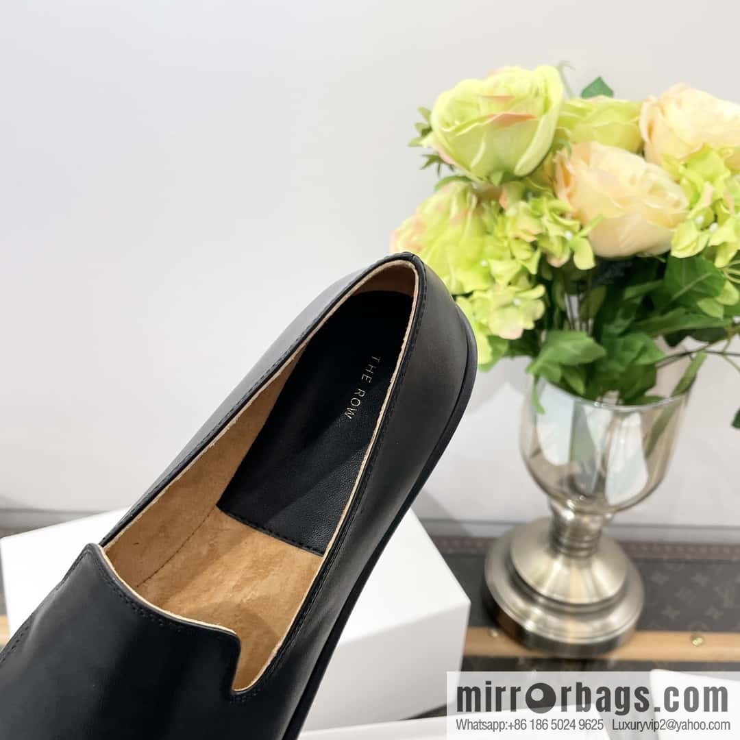 𝐓𝐇𝐄 𝐑𝐎𝐖|𝟐𝟎𝟐𝟑 black flat loafers