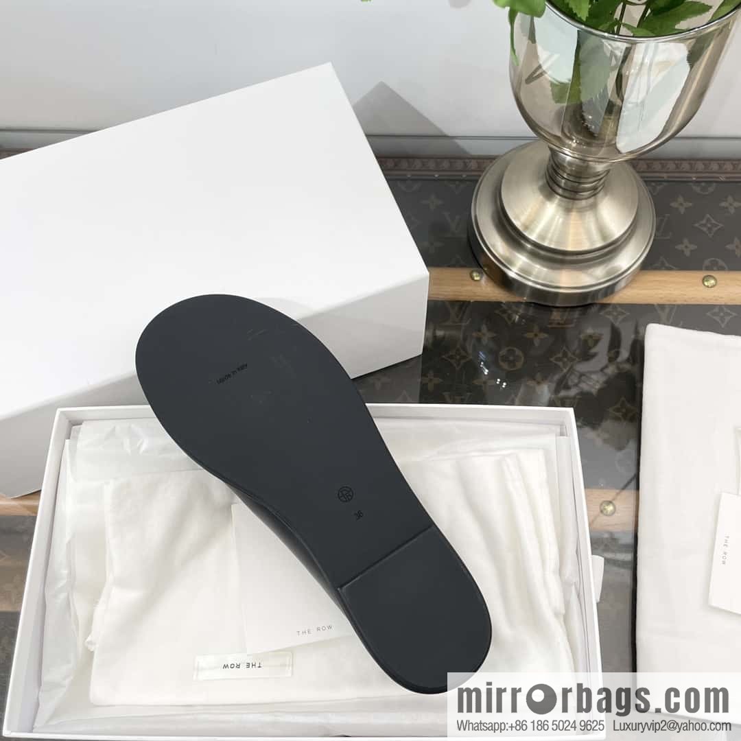 𝐓𝐇𝐄 𝐑𝐎𝐖|𝟐𝟎𝟐𝟑 black flat loafers