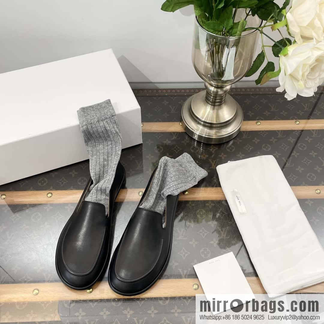 𝐓𝐇𝐄 𝐑𝐎𝐖|𝟐𝟎𝟐𝟑 black flat loafers