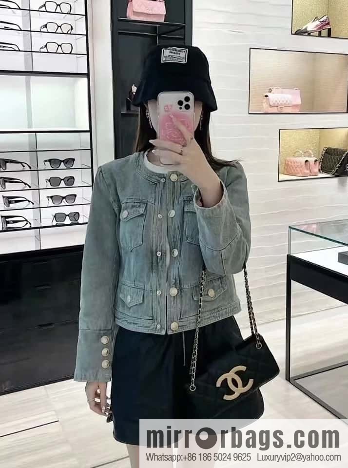 CHANEL | Original small sheepskin Vintage baguette bag AS4611