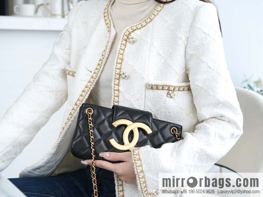 CHANEL | Original small sheepskin Vintage baguette bag AS4611