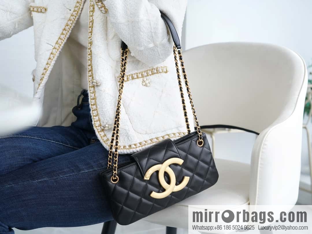 CHANEL | Original small sheepskin Vintage baguette bag AS4611