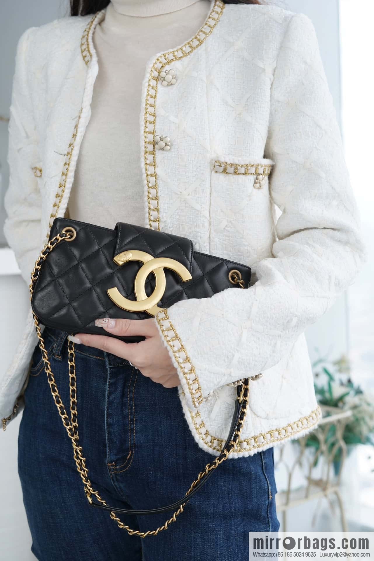 CHANEL | Original small sheepskin Vintage baguette bag AS4611