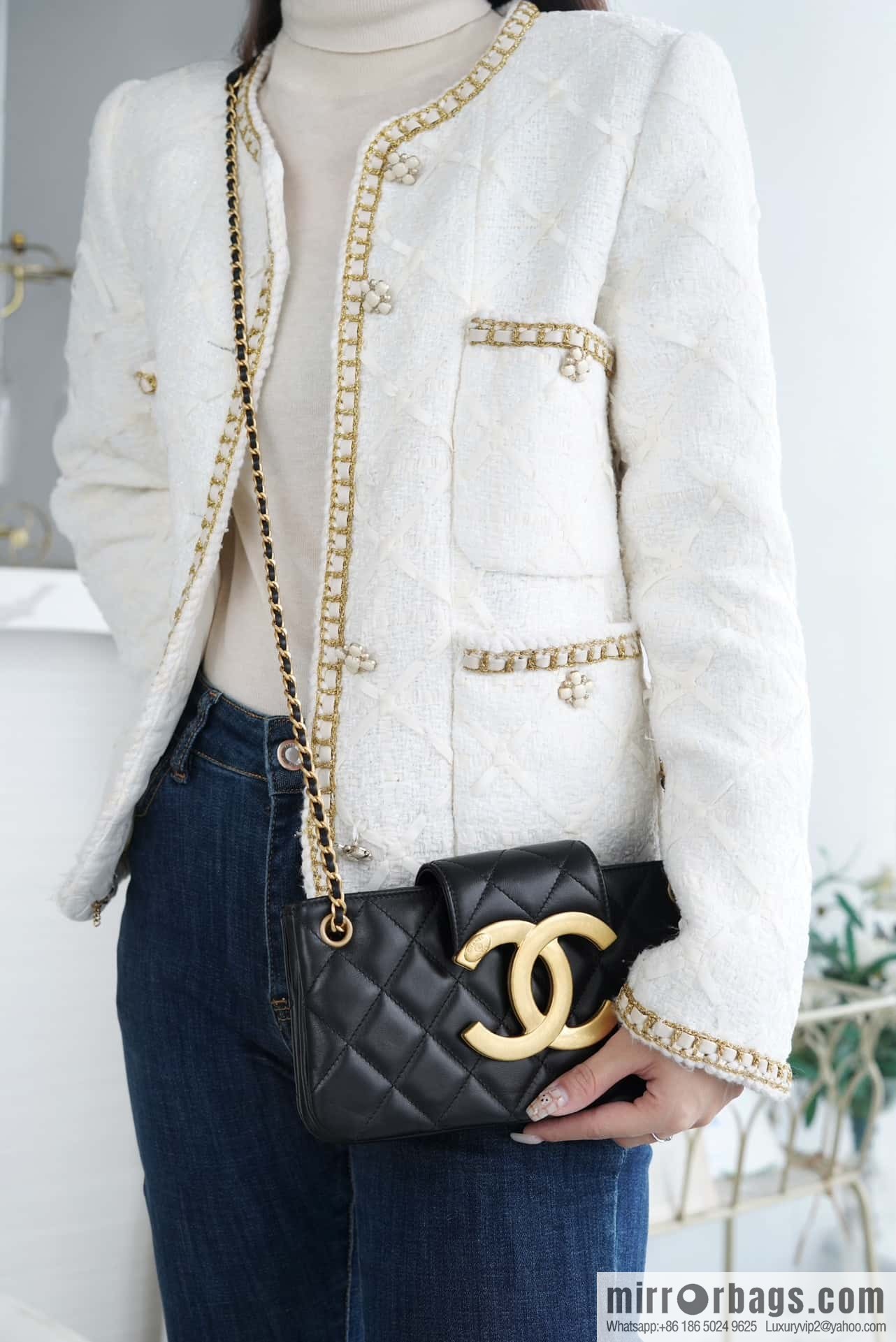 CHANEL | Original small sheepskin Vintage baguette bag AS4611