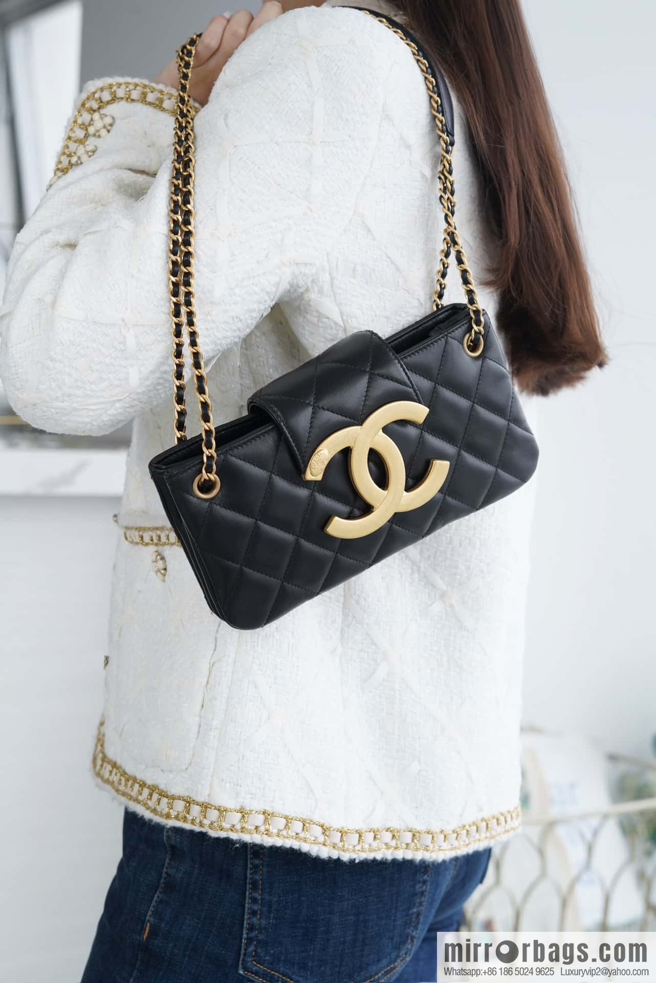 CHANEL | Original small sheepskin Vintage baguette bag AS4611