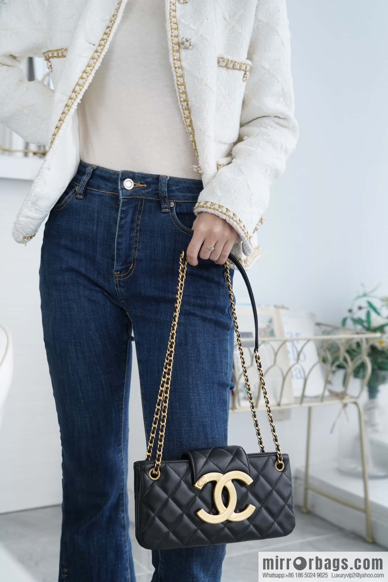 CHANEL | Original small sheepskin Vintage baguette bag AS4611