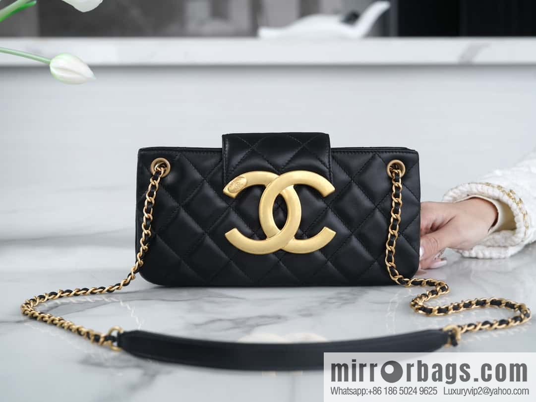 CHANEL | Original small sheepskin Vintage baguette bag AS4611