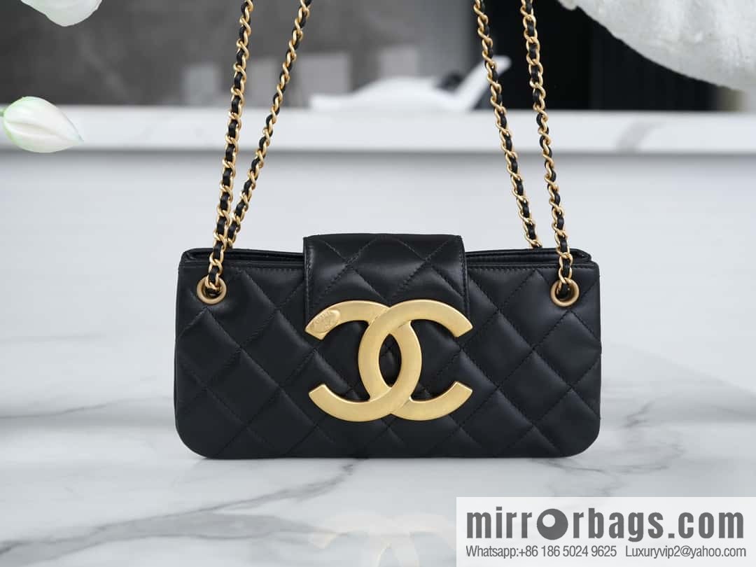 CHANEL | Original small sheepskin Vintage baguette bag AS4611