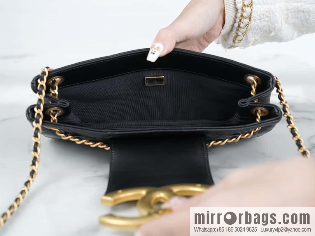CHANEL | Original small sheepskin Vintage baguette bag AS4611