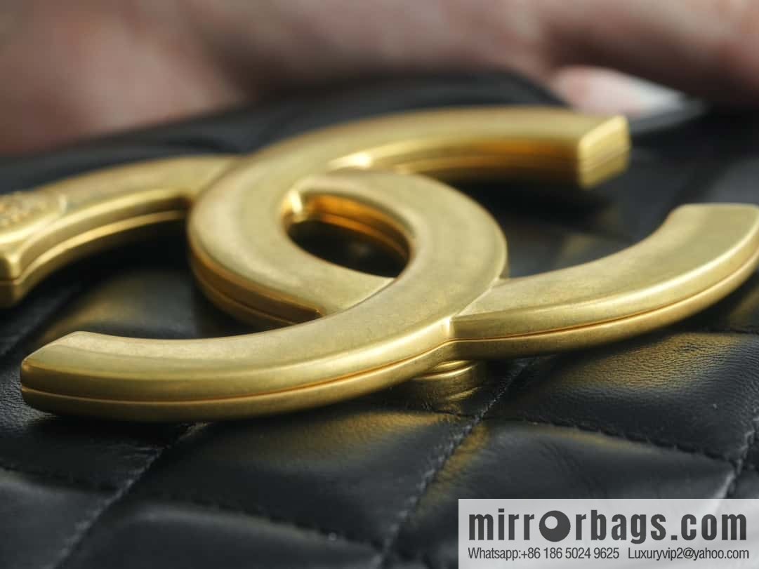 CHANEL | Original small sheepskin Vintage baguette bag AS4611