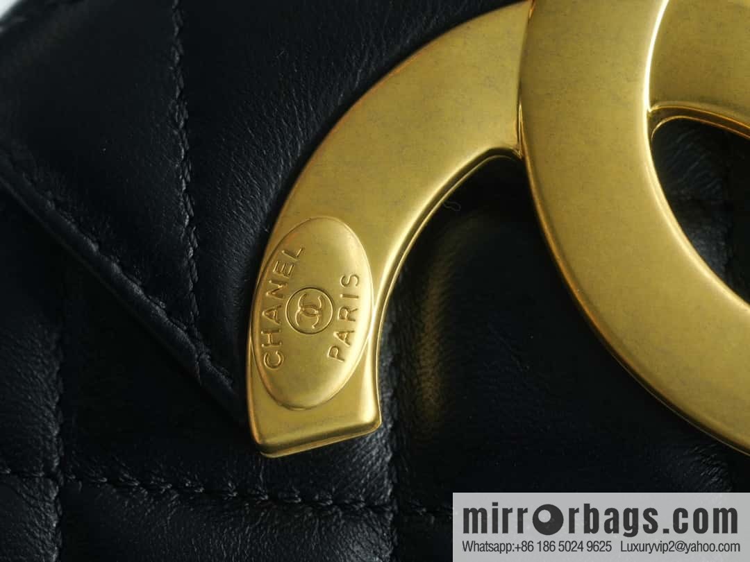 CHANEL | Original small sheepskin Vintage baguette bag AS4611