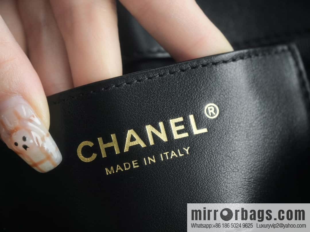 CHANEL | Original small sheepskin Vintage baguette bag AS4611