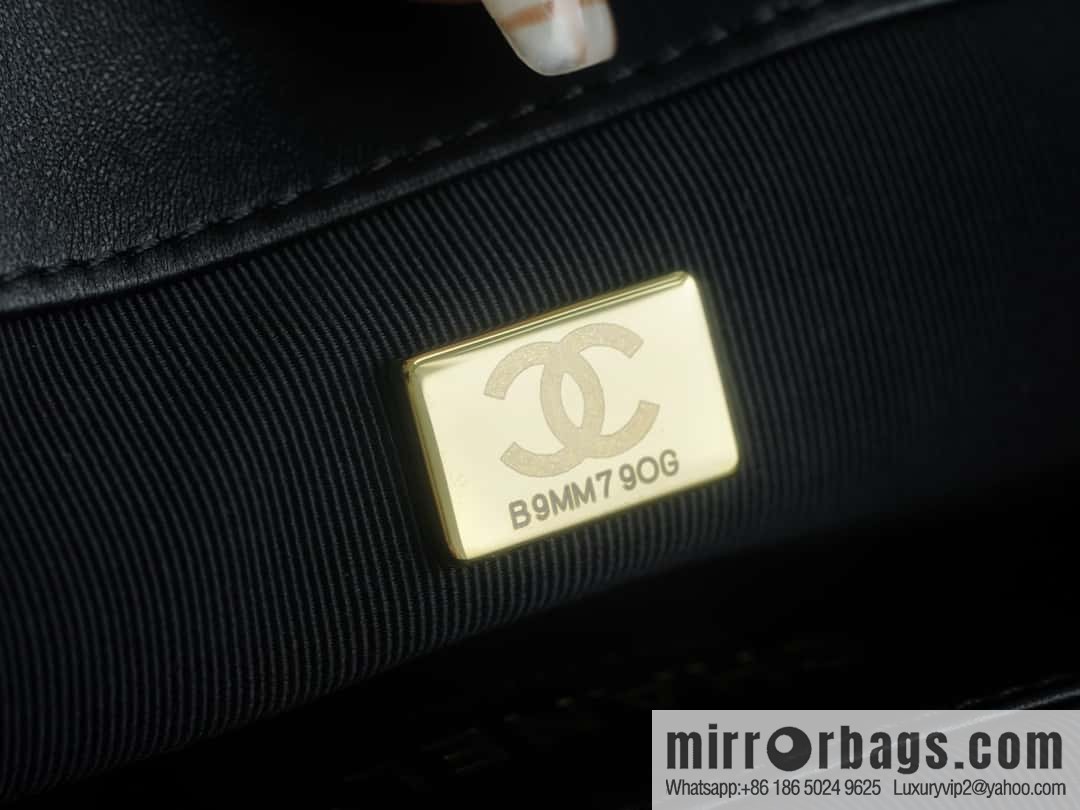 CHANEL | Original small sheepskin Vintage baguette bag AS4611