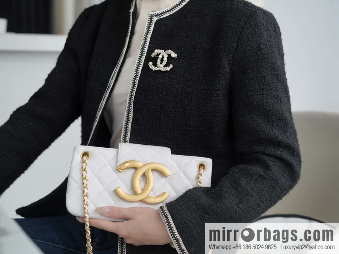 CHANEL | Original small sheepskin Vintage baguette bag AS4611 white