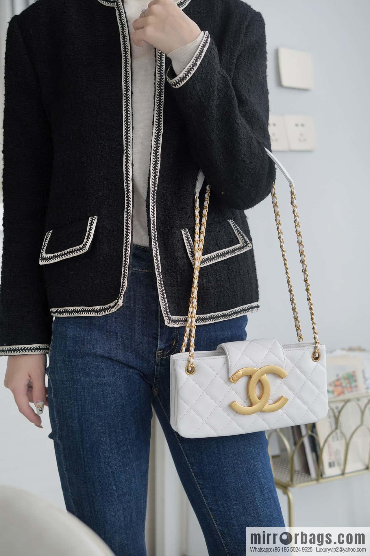 CHANEL | Original small sheepskin Vintage baguette bag AS4611 white