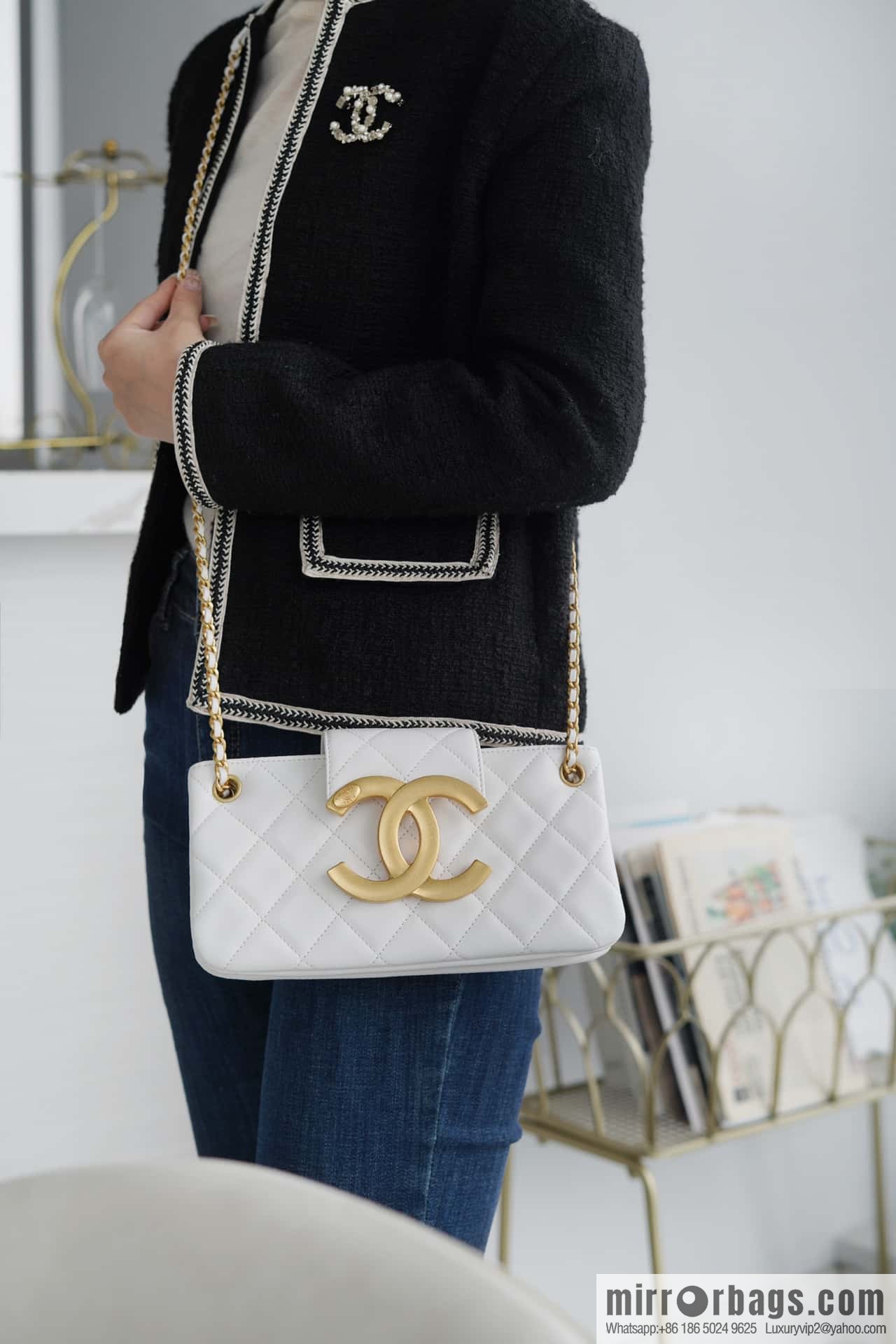 CHANEL | Original small sheepskin Vintage baguette bag AS4611 white