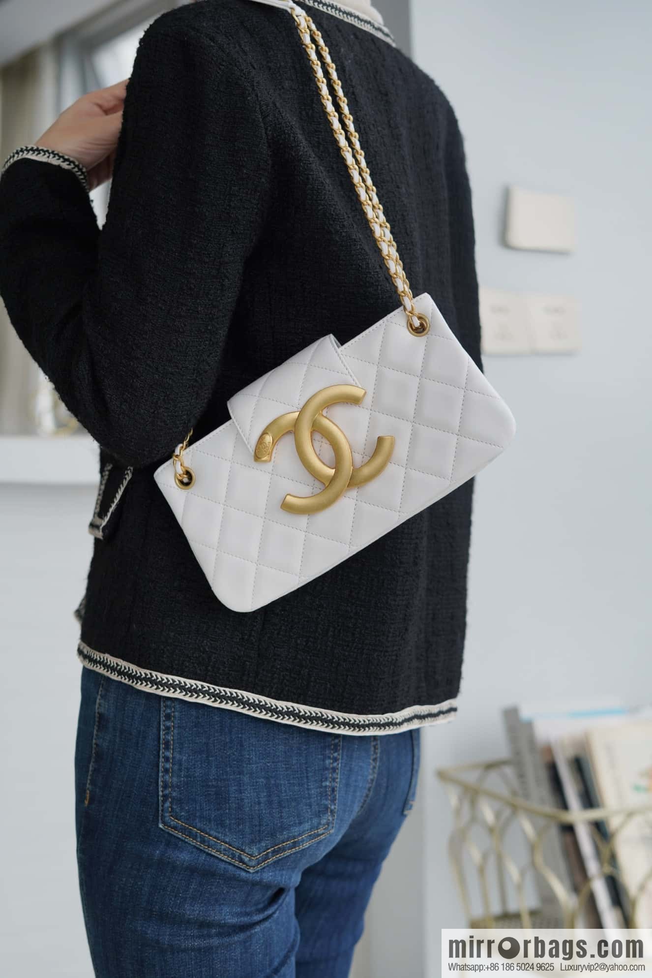 CHANEL | Original small sheepskin Vintage baguette bag AS4611 white
