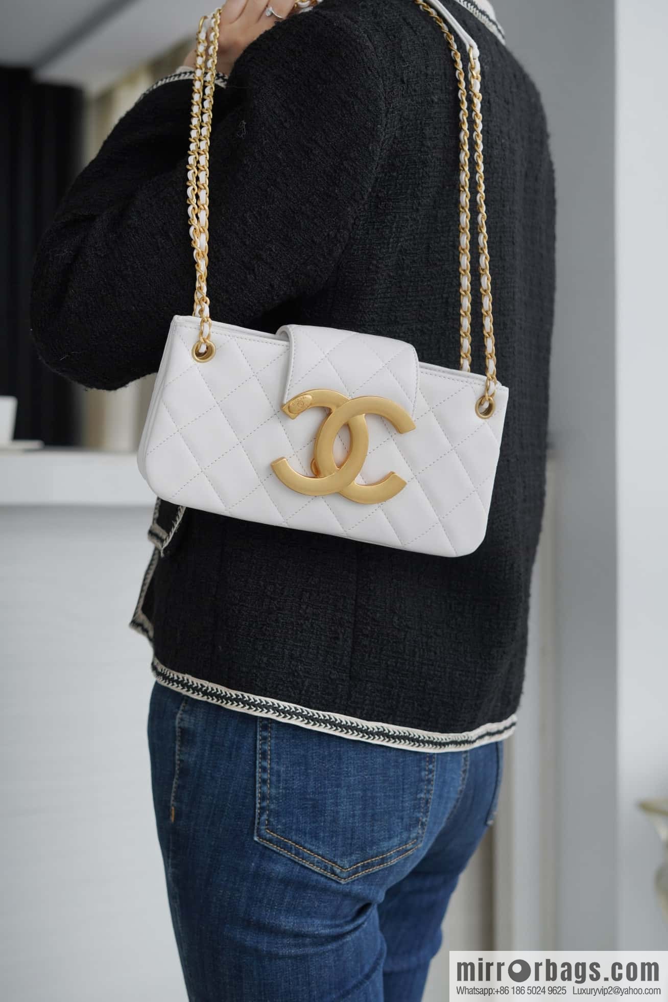 CHANEL | Original small sheepskin Vintage baguette bag AS4611 white