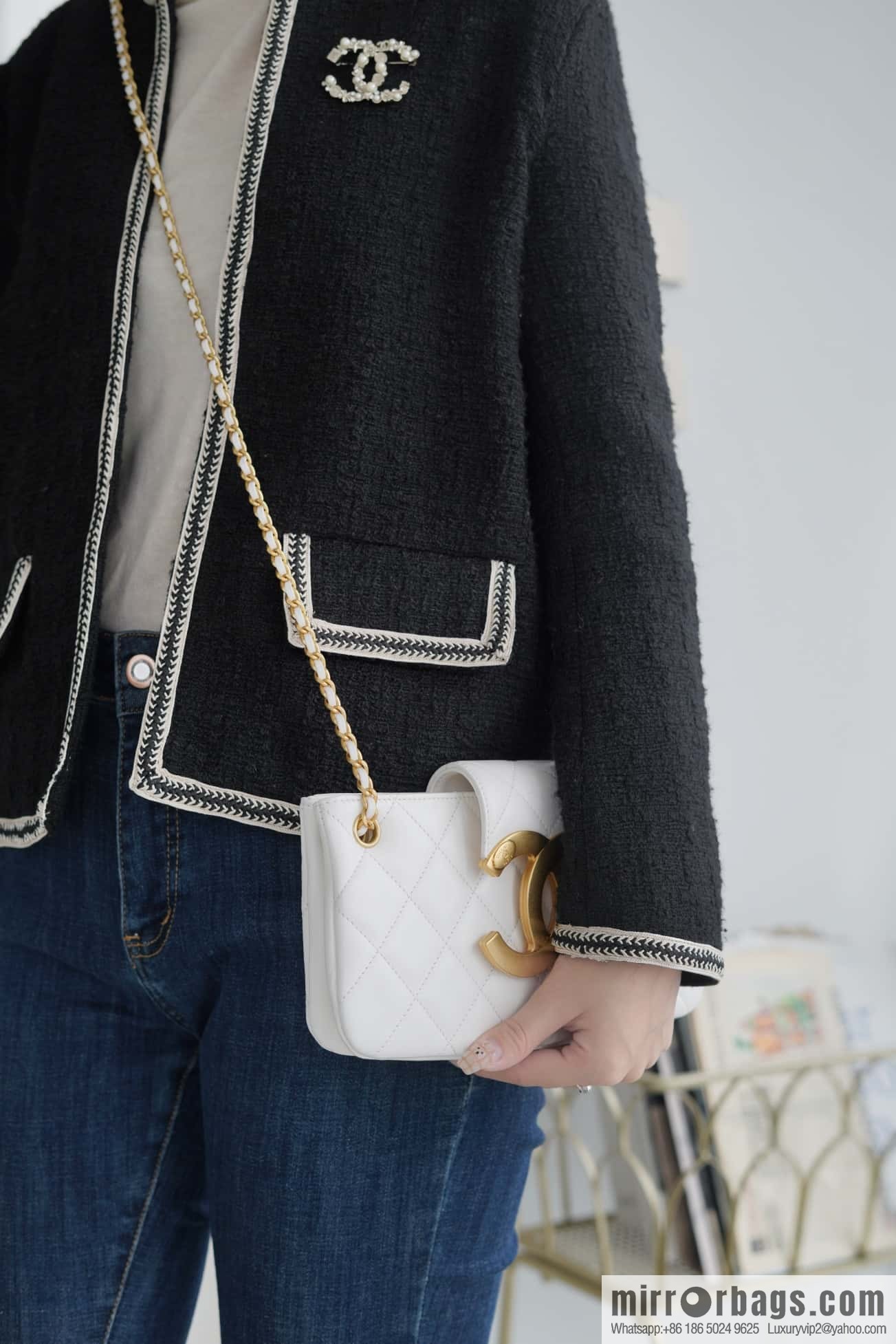 CHANEL | Original small sheepskin Vintage baguette bag AS4611 white