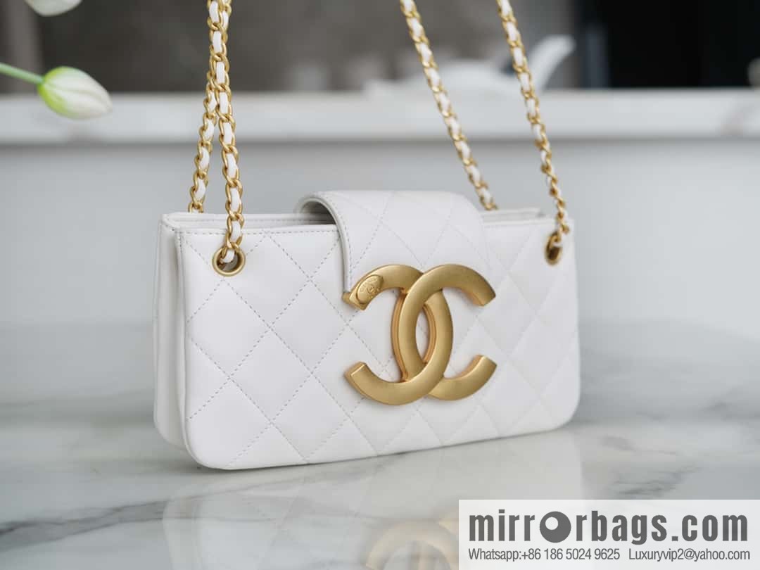 CHANEL | Original small sheepskin Vintage baguette bag AS4611 white