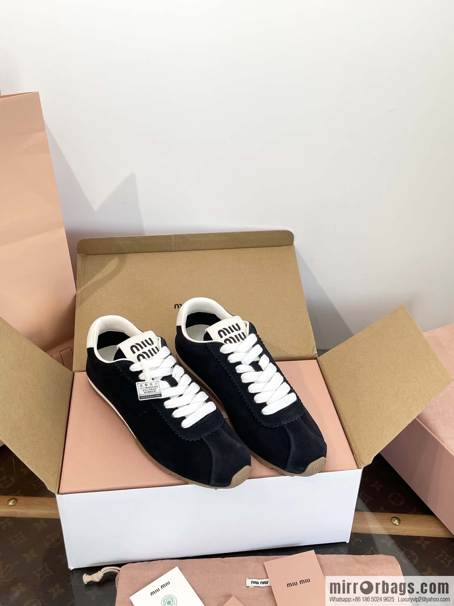 MIUMIU Miu Miu Early spring flat-soled lace-up Forrest training shoes