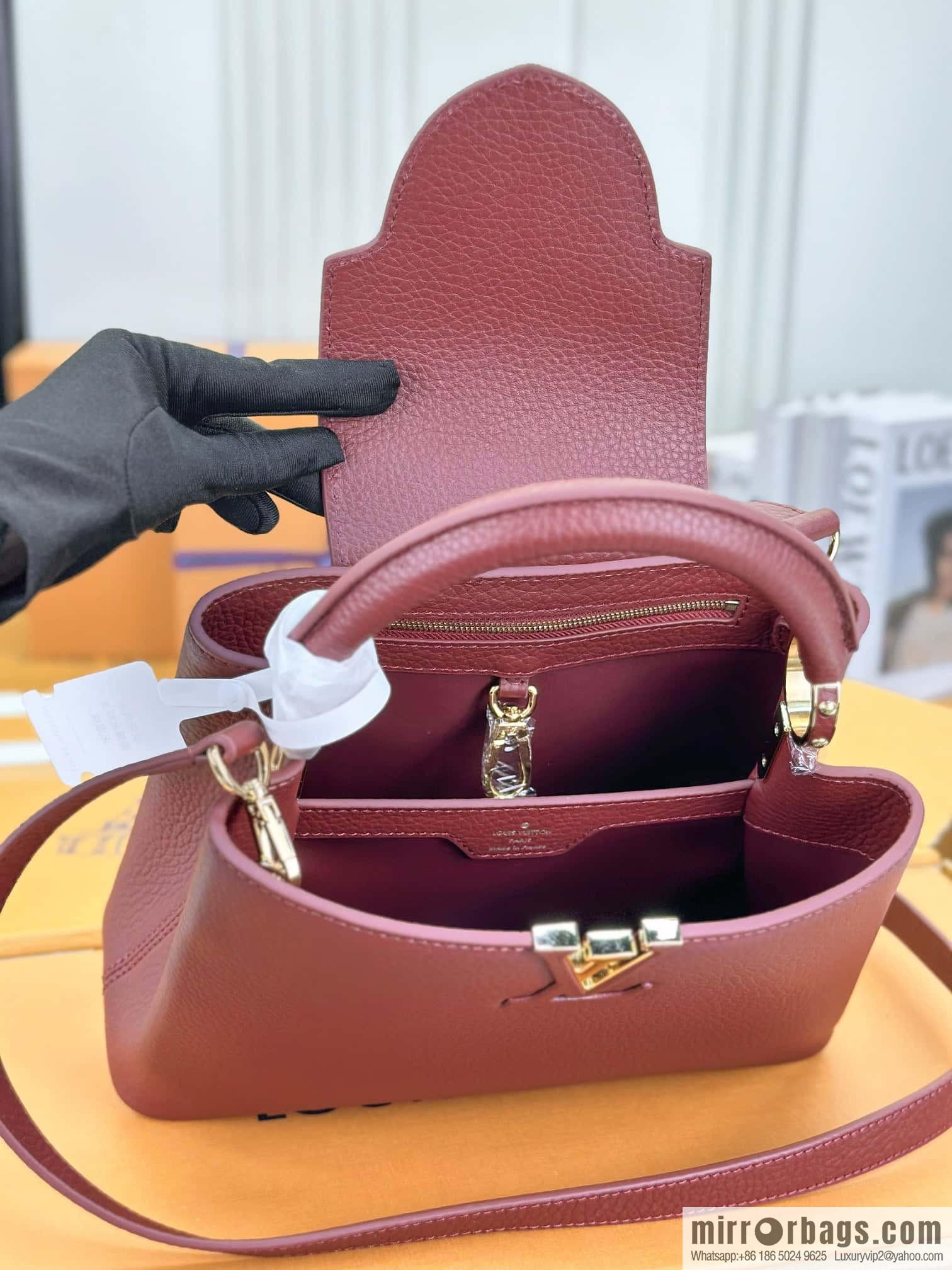 LV M25128 CAPUCINES BB handbag