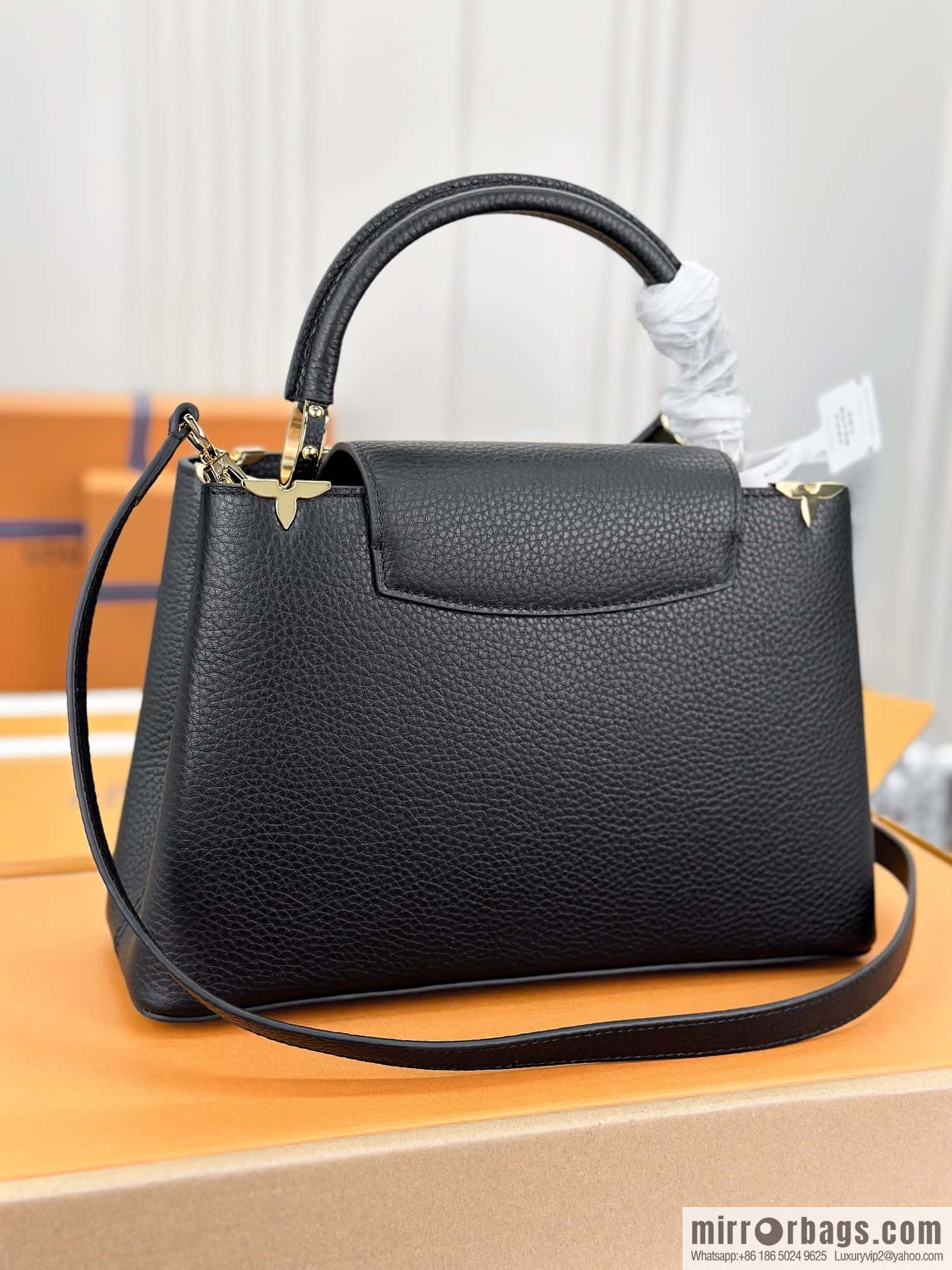 LV M54663 Capucines MM
