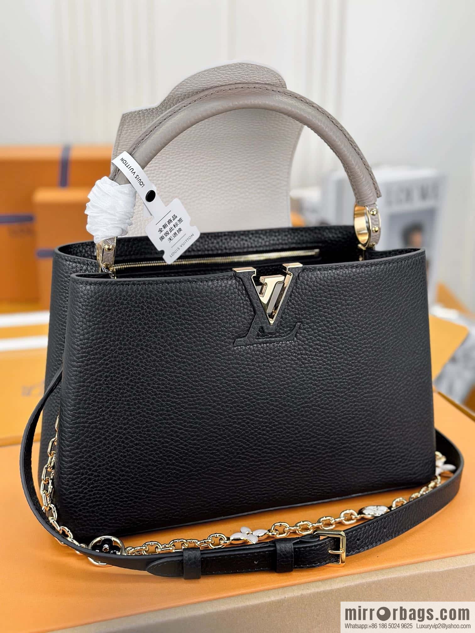 LV M20708 CAPUCINES medium handbag