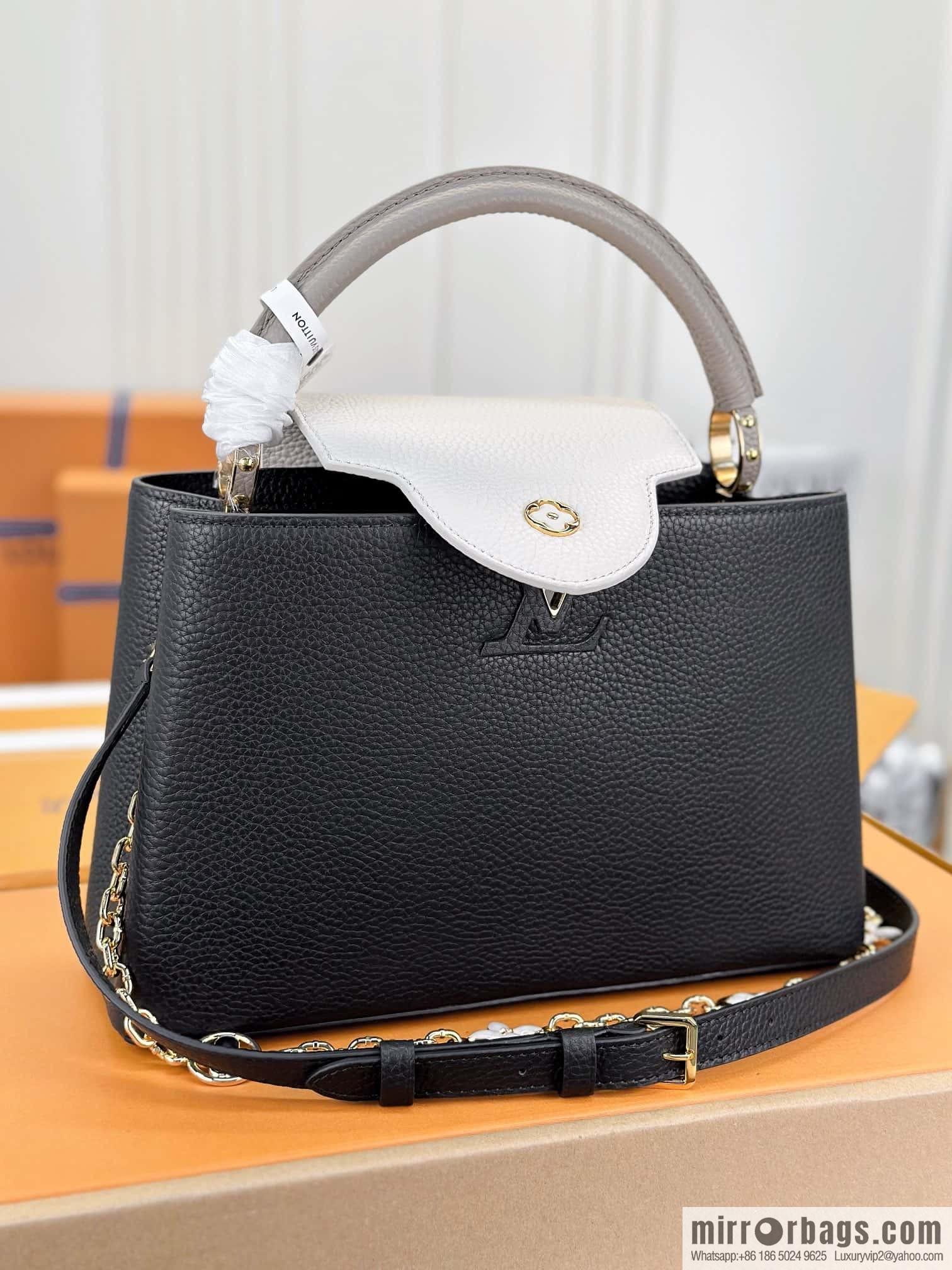 LV M20708 CAPUCINES medium handbag
