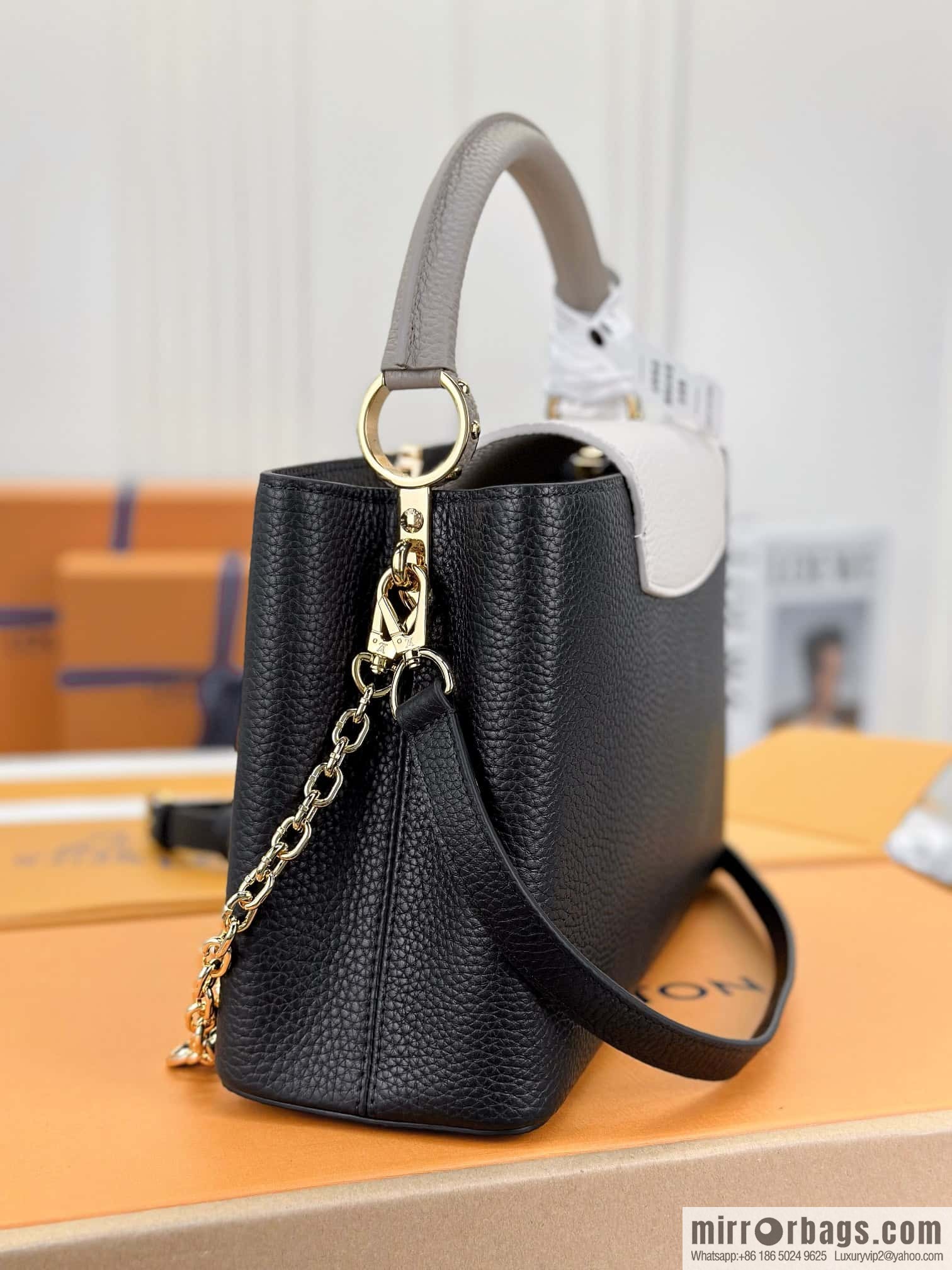 LV M20708 CAPUCINES medium handbag
