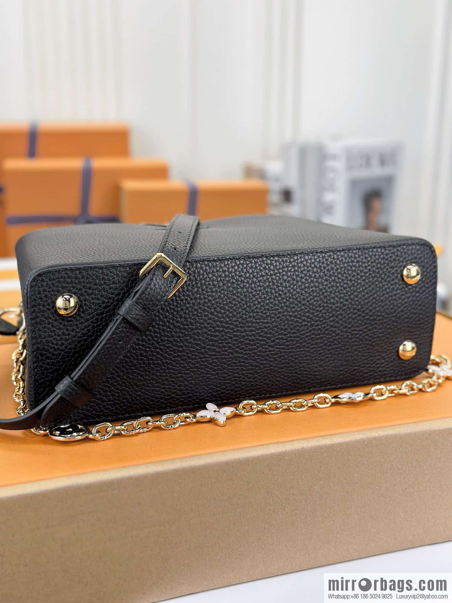 LV M20708 CAPUCINES medium handbag