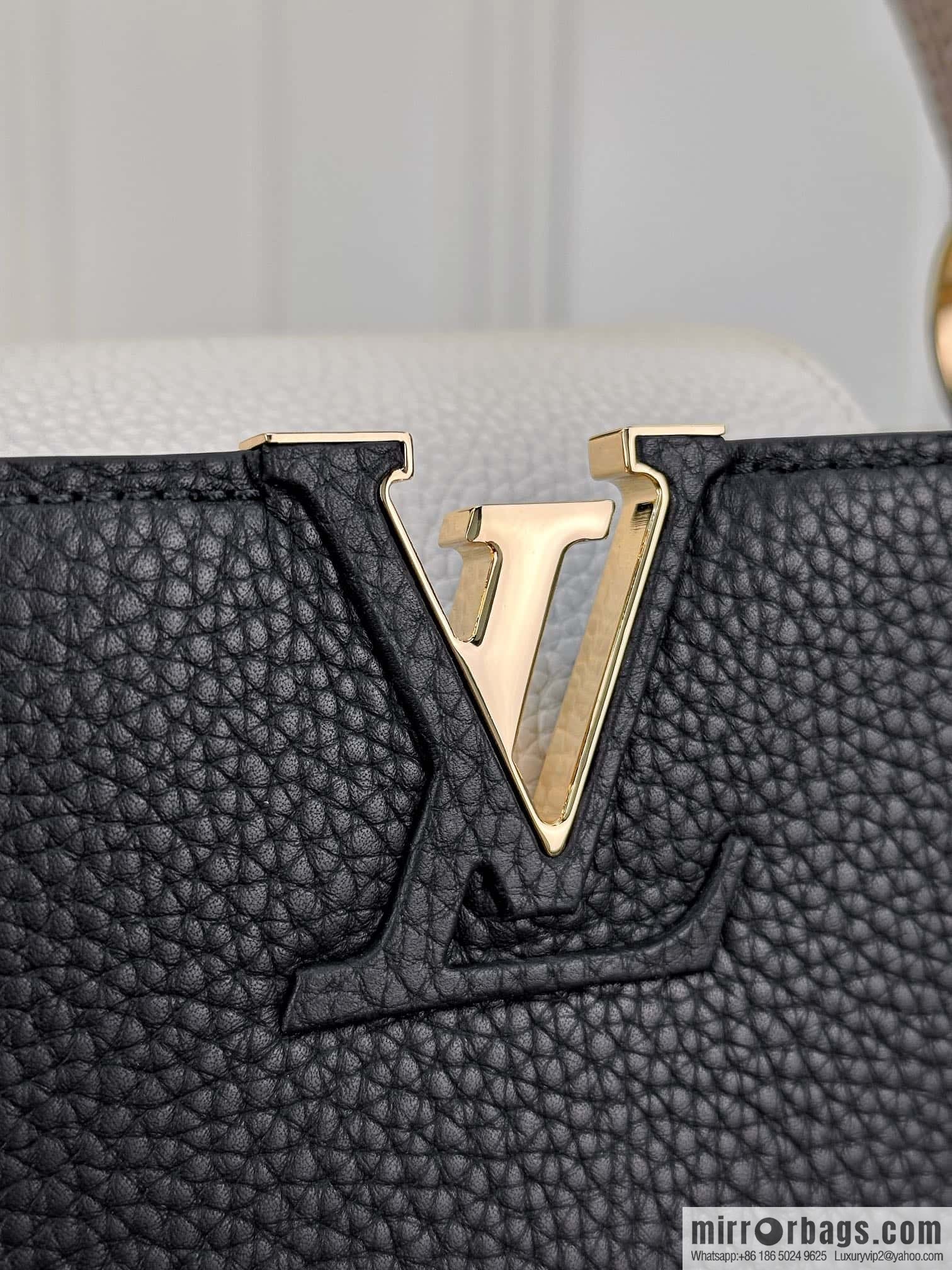 LV M20708 CAPUCINES medium handbag