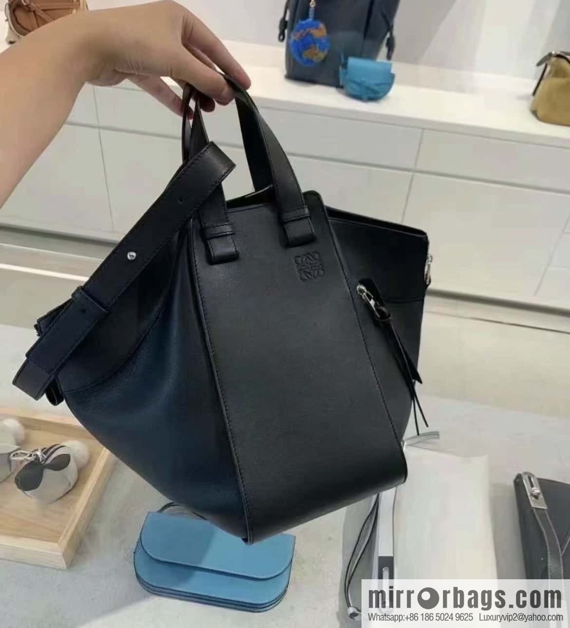 LOEWE Hammock bag 0216 small black